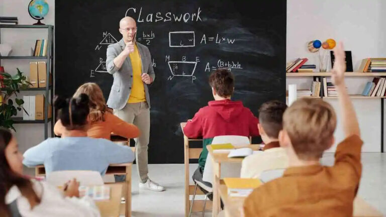 Inquiry-Based Learning: a teacher in a class with his students
