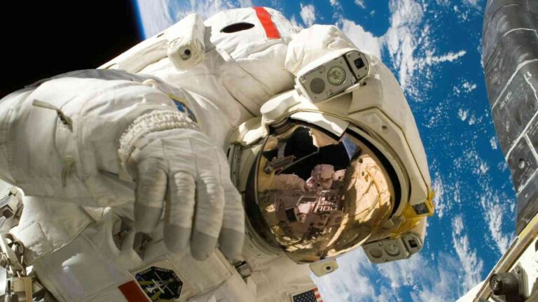 Scientific Revolution: astronaut