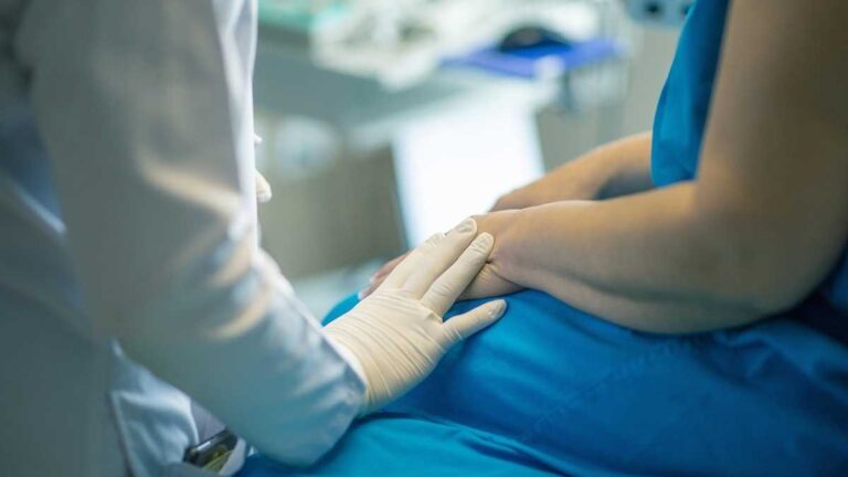 Euthanasia in the UK Fot. fernandozhiminaicela/pixabay