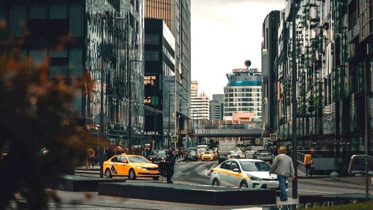 Sanctions on Russia: A crowded street in Moscow, with a bank visible in the background.