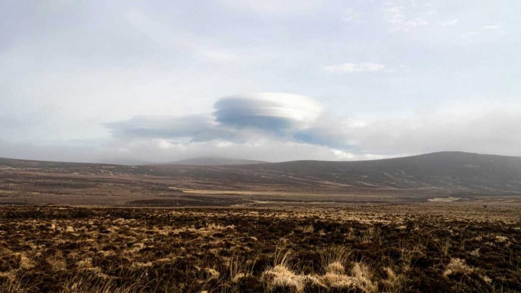 UFO and UAP Mysteries: Clouds Looking Like a Spaceship. Fot. Florian Cordiel/Unsplash