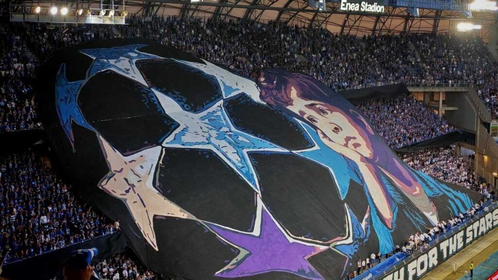 True face of football. Lech Poznań supporters’ display during the game against Crvena Zvezda. Fot. Wojciech Wybranowski