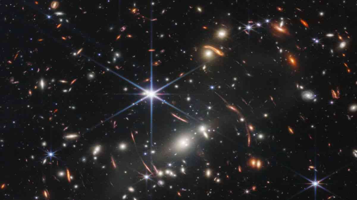 The most distant star: a space image from the James Webb Telescope. Photo by NASA, ESA, CSA, STScI.