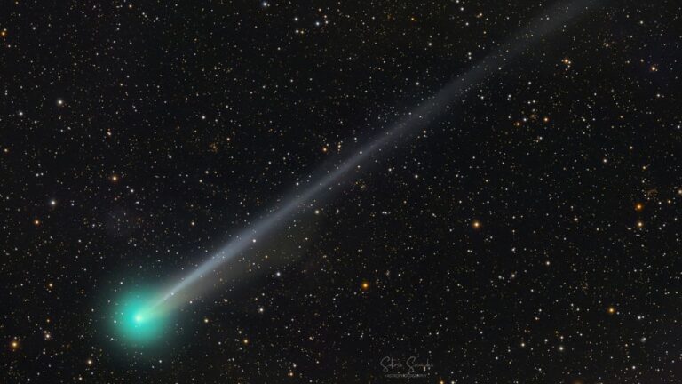 Photo: Sotiris Savvides / Unsplash. Night-sky observation: the new Comet Lemmon will pass close to Earth.