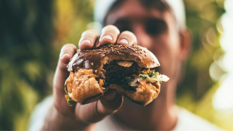 Travel to the UK: new rules and restrictions on products you cannot bring into the UK. The British government introduced the ban. Photo: Oliver Sjöström / Pexels.