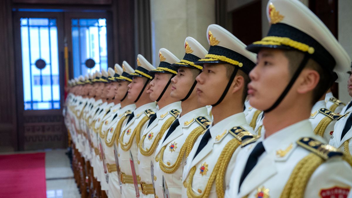 Cognitive warfare influencers: Chinese soldiers in white uniforms standing in formation. Photo: Public domain / Rawpixel.