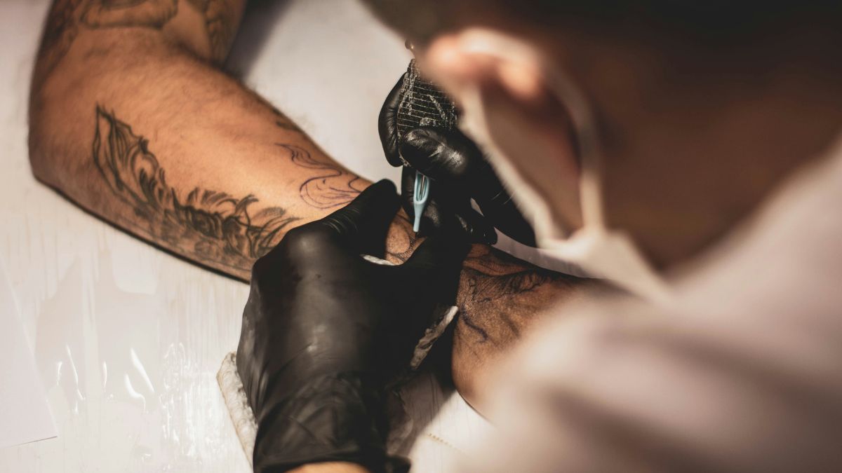 Do tattoos harm health? New research from Utah suggests tattoos may be linked to a lower risk of melanoma. Photo: Lucas Lenzi / Unsplash