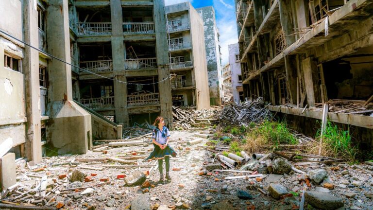 The impact of armed conflicts: a little girl walks through a ruined city. Photo by Jordy Meow / Unsplash.