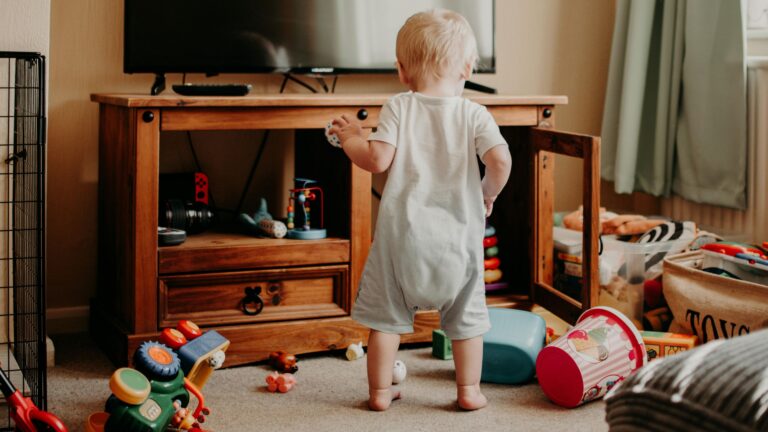 Learning through play, how children think, child mental development. Researchers from the USA proved that 4-year-olds are capable of algorithmic thinking.