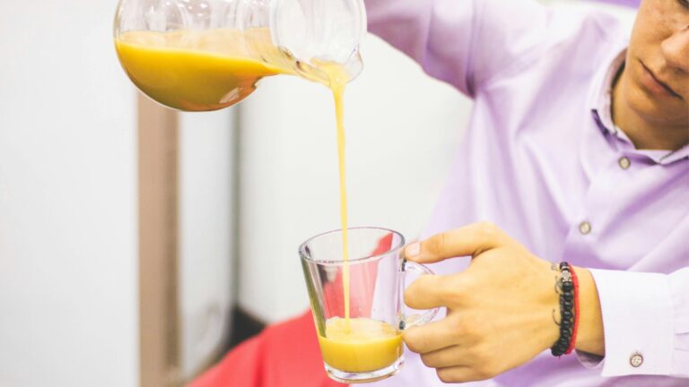 Brazilian researchers confirm the positive effects of orange juice on heart and gut health.