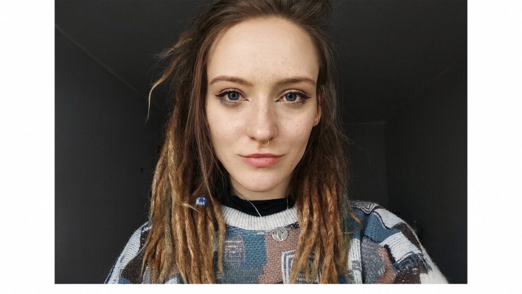 Weronika Brykalska, activist of the Bez Association, photographed with a thoughtful expression. Her portrait reflects the gravity of topics like prostitution in Poland, its consequences for women, and the growing OnlyFans prostitution phenomenon.