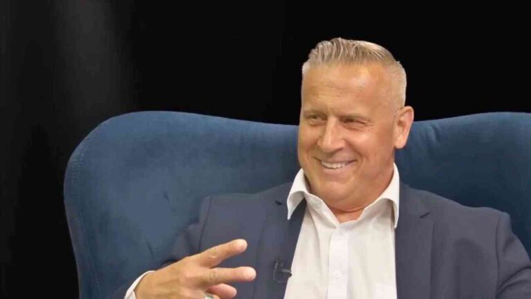 Radosław Wołąsewicz – personal coach and therapist who has spent over 30 years supporting individuals in crisis, motivating positive change, and inspiring conscious living. He helps people understand the mechanisms of emotional dependency, setting boundaries, and building healthy relationships.