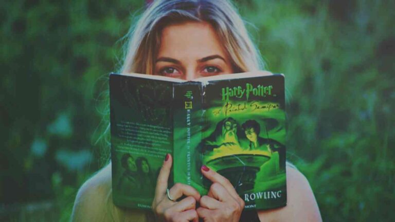 What have researchers discovered about the psychology of fantasy reading?