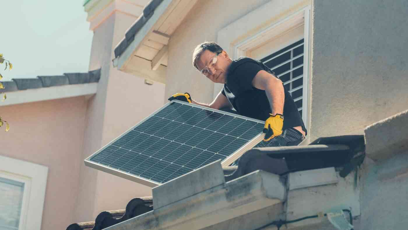 Photovoltaic modules could soon trigger a massive crisis, as solar panel recycling remains a major hurdle.