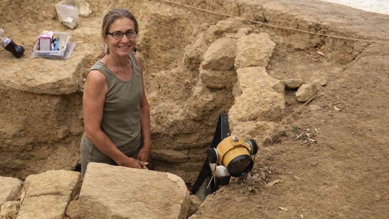 The Pylos Combat Griffin tomb reveals the ancient world. Pictured: a researcher posing inside the archaeological excavation.