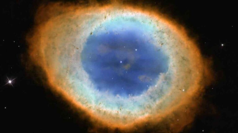 The Ring Nebula "Bar": What Did Scientists Discover?
