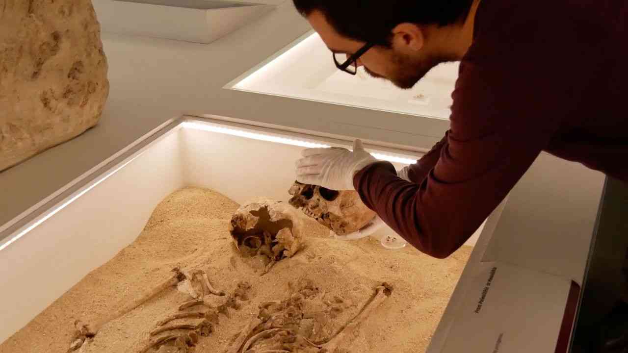 Double burial of a prehistoric mother and daughter in Grotta del Romito cave, linked by a rare genetic disorder.