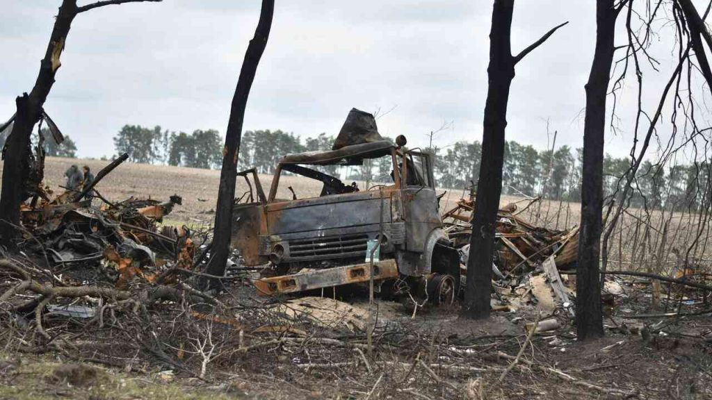 Illustrative image. War and business become entwined wherever the trade in raw materials begins. The Donbas coal investigation described by Michał Potocki in the book shows how coal from Ukraine became part of that system.