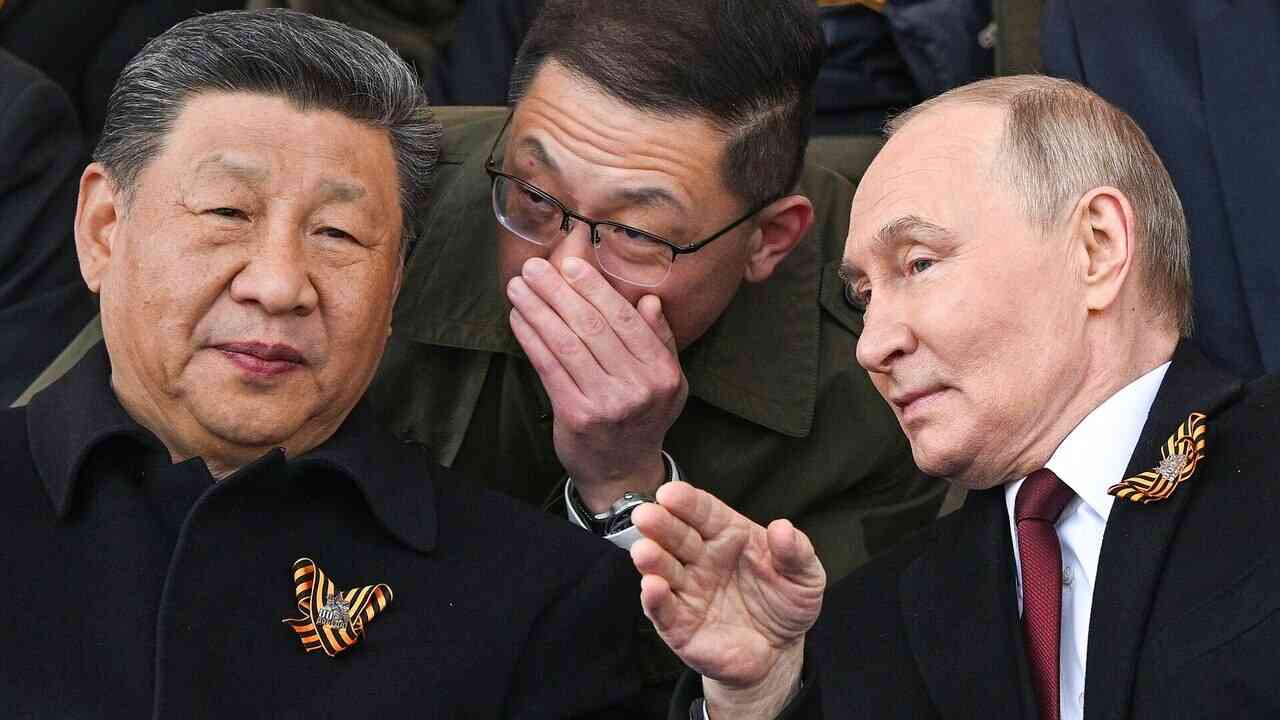 Xi Jinping and Vladimir Putin talk during a parade in Beijing. The image illustrates the question of how to live longer and cheat aging.