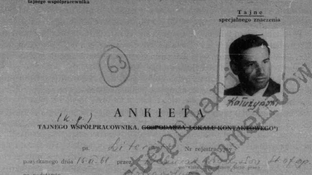 Zygmunt Kałużyński in a photograph attached to a secret informant questionnaire used by communist Poland’s Security Service (SB).