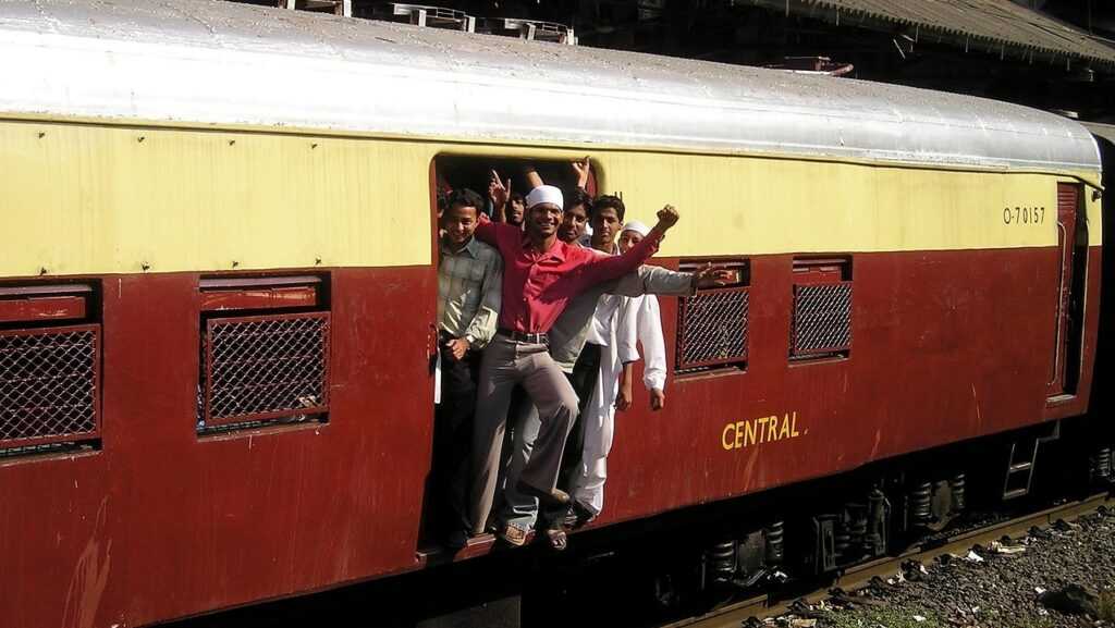 bezpłatny transport, pociąg w Indiach.