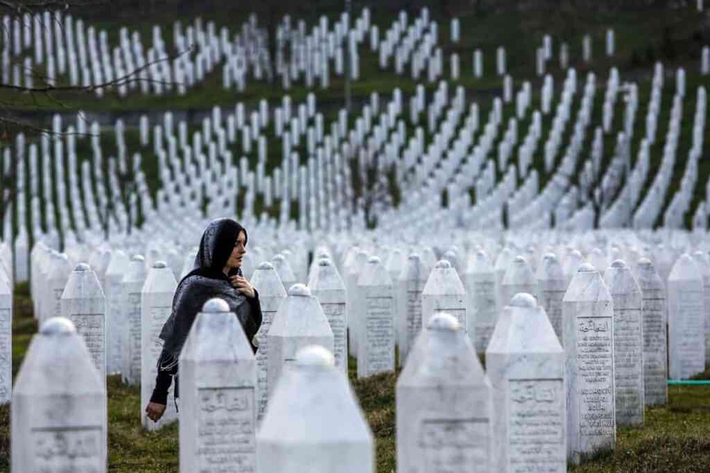 Dwa dni – i dwie masakry – które wstrząsnęły Serbią. Na jak długo