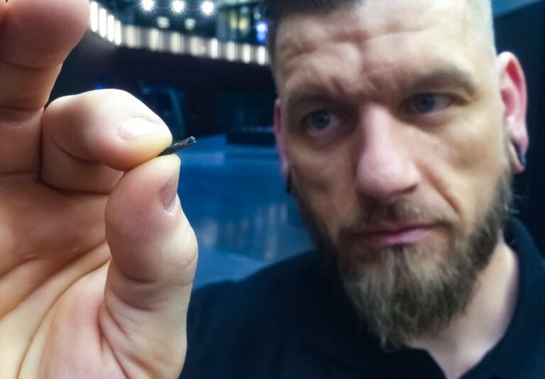 Chip gotowy do wszczepienia pod skórę