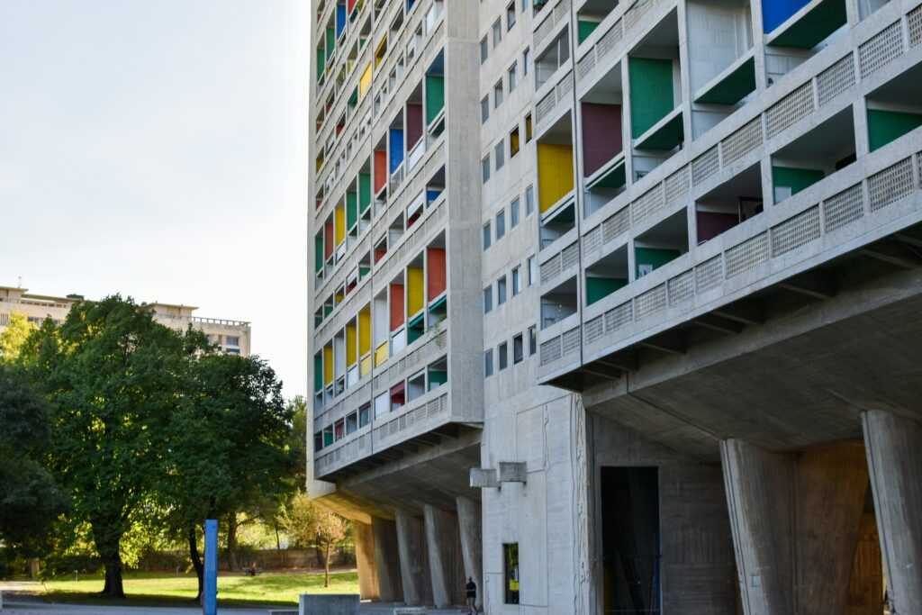 Jednostka Marsylska. Przykład niebezpienej architektury dla psychiki lokatorów.  Autor: Claudia Salini/unsplash.com