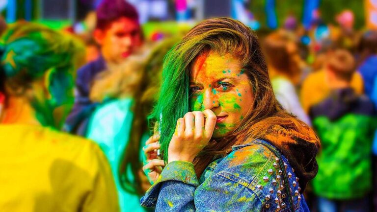 Festiwal kolorów. Język barw. Fot. Xusenru/Pixabay