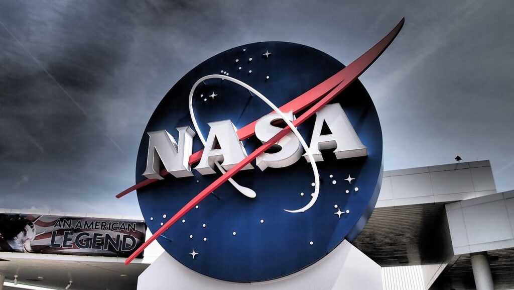 nagroda Nasa: logo NASA na budynku.