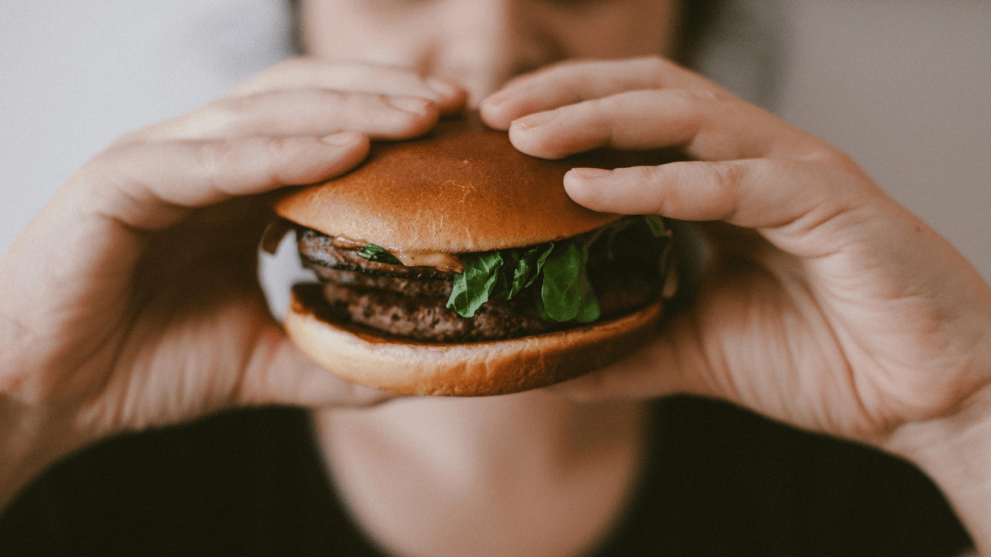 Żywność przetworzona, zbliżenie na burgera