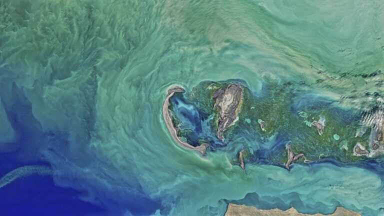 wyspy widma, morze kaspijskie widok z satelity