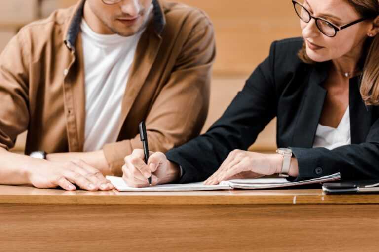 Holistyczne podejście do edukacji prawniczej: jak EWSPA kształci przyszłych liderów?