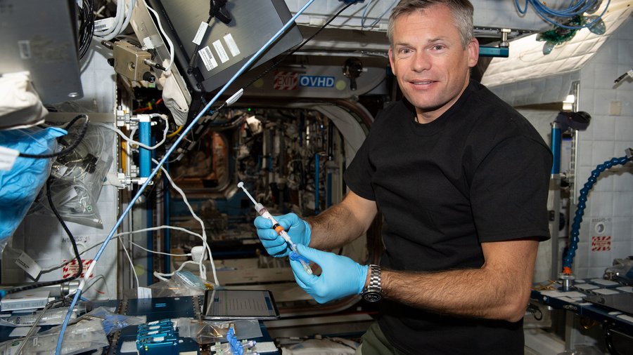 życie na ISS, astronauta we wnętrzu ISS