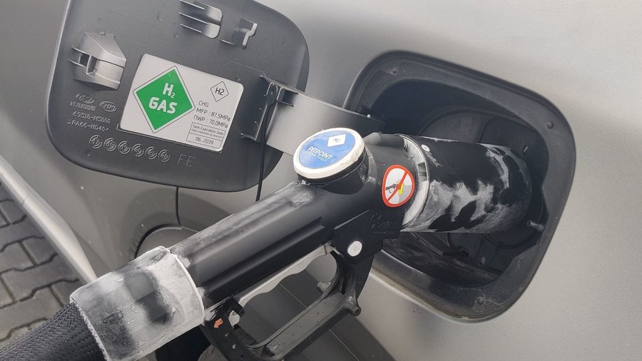 wodór w motoryzacji, tankowanie wodoru w samochodzie