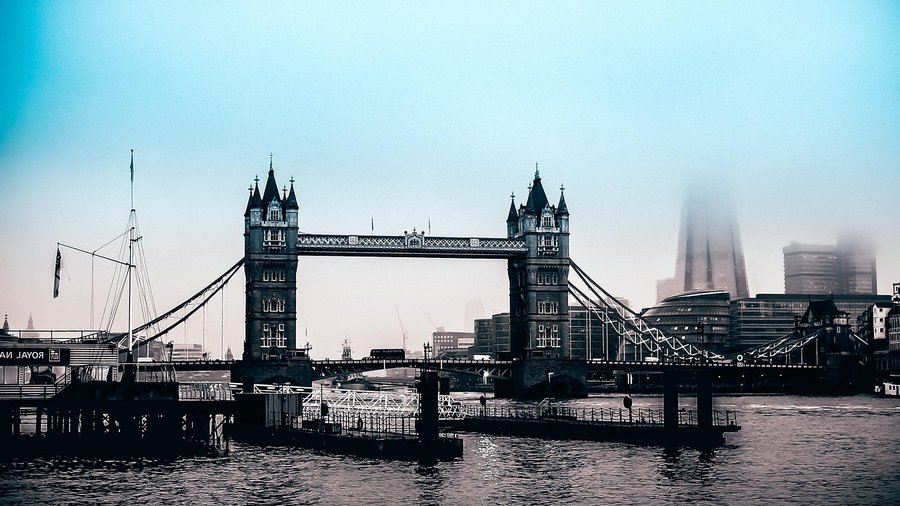 emigracja zarobkowa Polaków, Fot. AJS1/pixabay, zdjęcie mostu tower w Londynie
