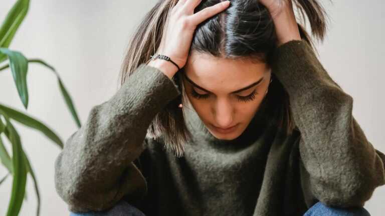 Emocje a zdrowie. Nosimy maski, które niszczą psychikę. Fot. Liza Summer/Pexels