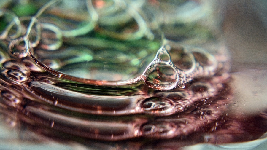 inteligentne płyny przyszłości, fot. artellliii72/pixabay, bańki na wodzie