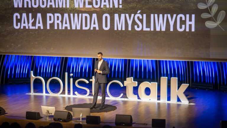 Myśliwi i ekologia. Marcin Możdżonek na Holistic Talk 2025. Fot. Katarzyna Belkius