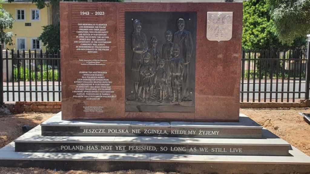 Polskie sieroty w Afryce. Niezwykła historia. Na zdjęciu pomnik w RPA. Fot. Stefan Szewczuk