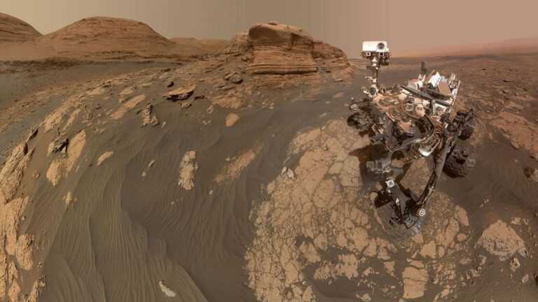 Marsjański łazik Curiosity. Zdjęcie łazika Curiosity i powierzchni Marsa wykonane przez łazik