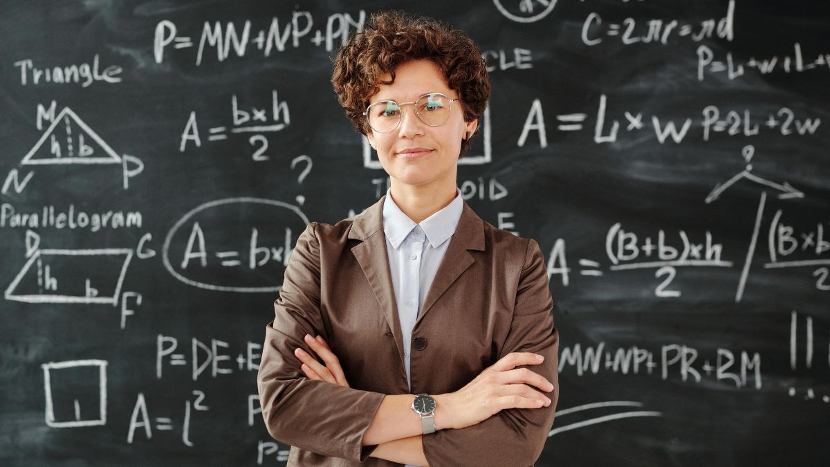Zmiany w podstawie programowej 2026 i zmiany w matematyce 2026 mają sprawić, że nauka będzie prostsza i bardziej praktyczna. Fot. Max Fischer / Pexels