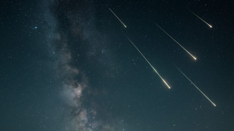Deszcz meteorów Orionidów rój meteorów Orionidy obserwacja Orionidów 2025 Fani astronomii będą mieć pokaz