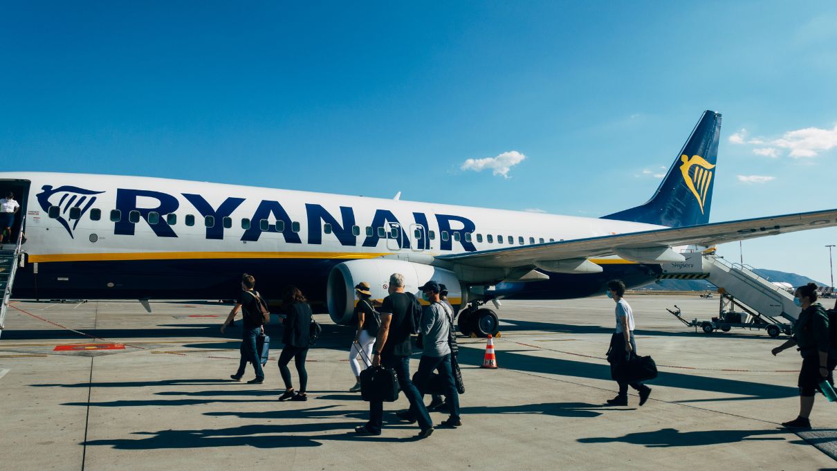 Ryanair zmiany od listopada nowe zasady odprawy Ryanair elektroniczna karta pokładowa Firma Ryanair wprowadza wyłącznie elektroniczne karty pokładowe.