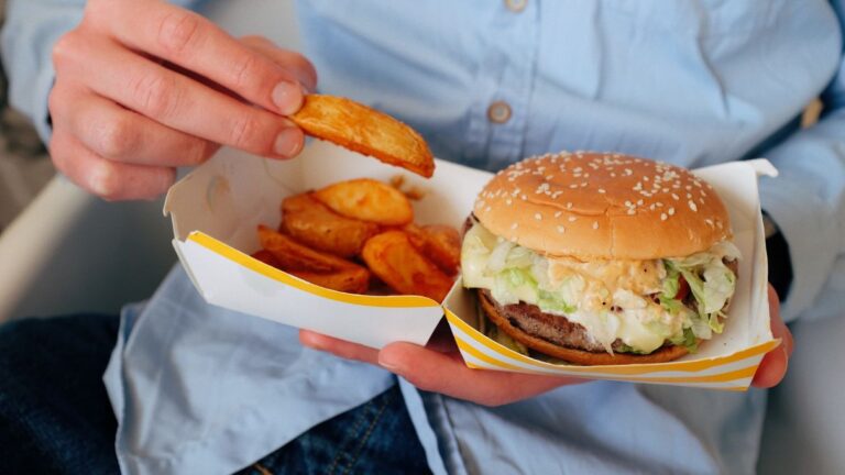 dieta a zdrowie mózgu skutki jedzenia fast foodów jak poprawić pamięć Badacze z badacze z Uniwersytetu Karoliny Północnej dowiedli, że spożywanie fast foodów pogarsza pamięć.