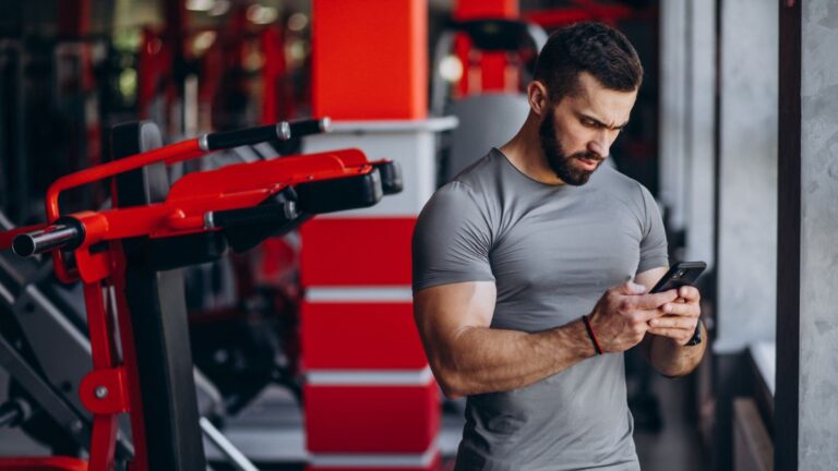 Aplikacje fitness a zdrowie. Nowe badania wskazują, ze skutki są negatywne. Fot. senivpetro / Freepik