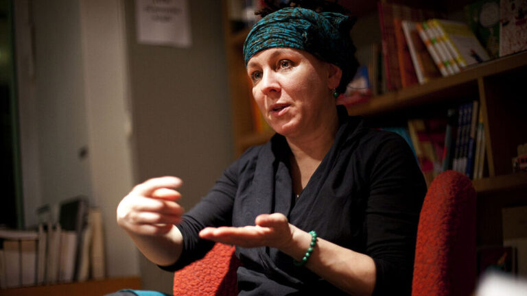 spotkanie z pisarką Olgą Tokarczuk promujące książkę “Prowadź swój plug przez kości umarłych”