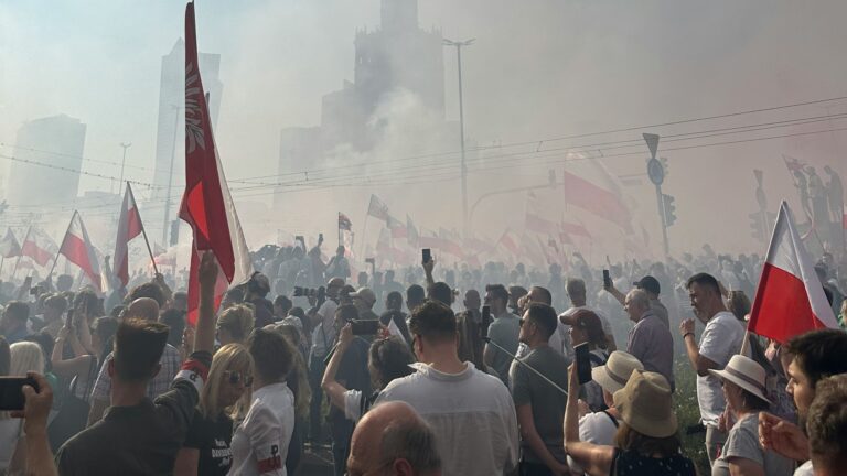 nastroje polityczne Polaków obawy Polaków o demokrację demokracja w Polsce Badania ipsos wykazały, że Polacy są zadowoleni z demokracji, ale boją się o jej przyszłość.