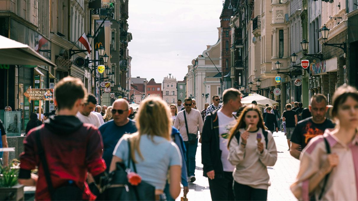 spadek liczby ludności starzejące się społeczeństwo niska dzietność w Polsce GUS alarmuje, do 2060 roku prawie 25 proc. Polaków zniknie.