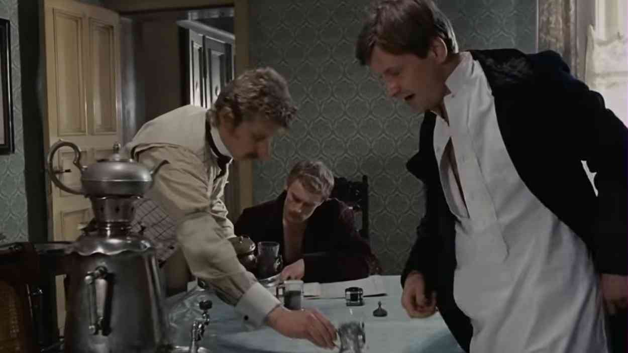 Kadr z filmu „Ziemia obiecana” Andrzeja Wajdy, klasyka polskiego kina PRL ukazująca bezwzględny świat XIX-wiecznego kapitalizmu i przemysłowej Łodzi